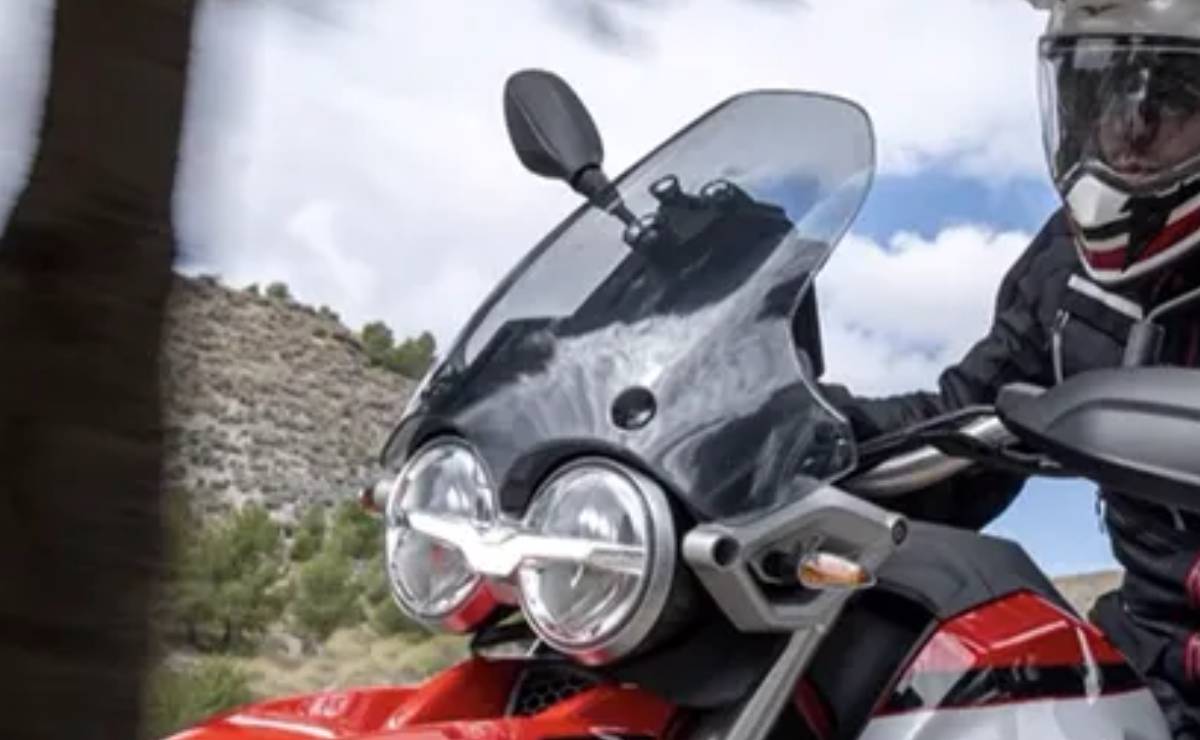 Moto Trail Moto Guzzi V85TTuji