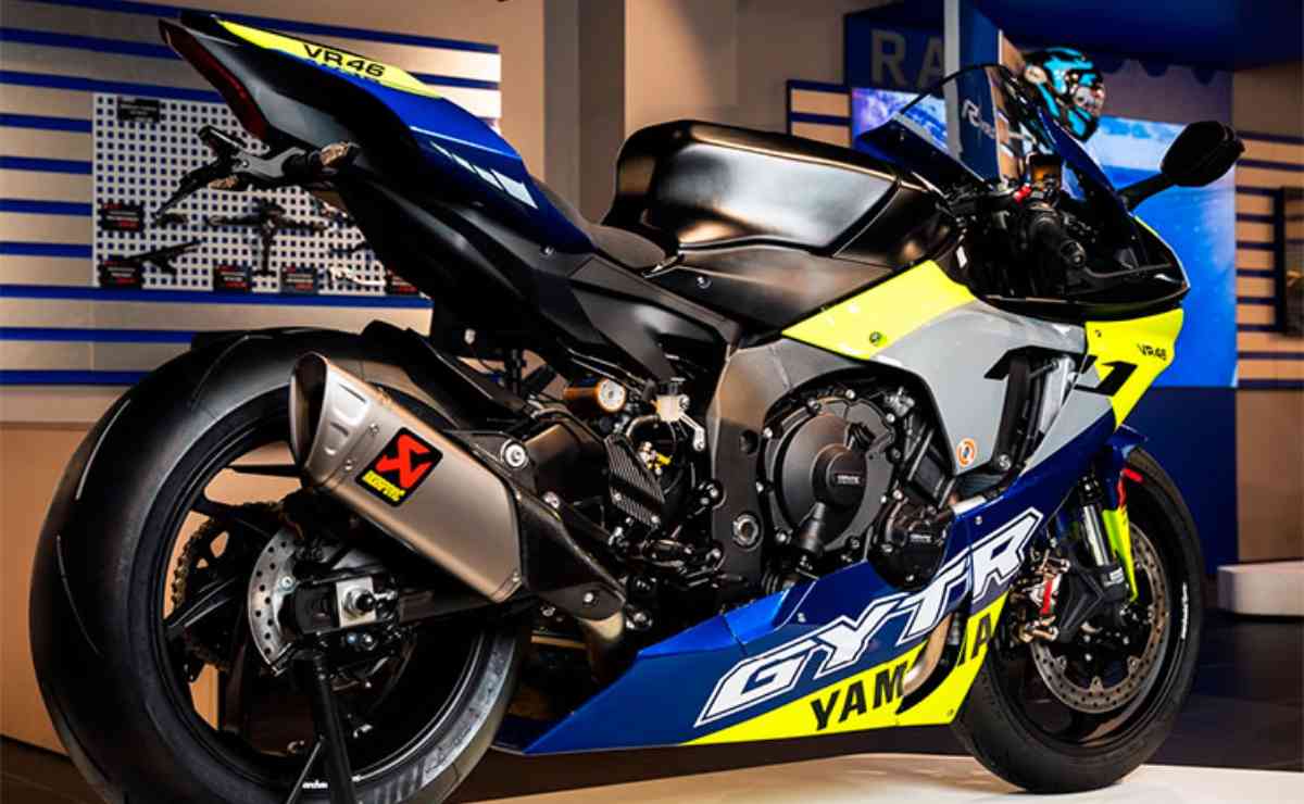 Yamaha-R1-tributo-a-Valentino-Rossi 