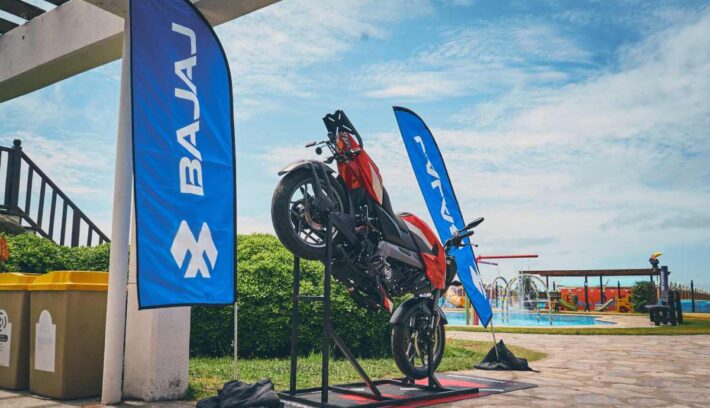 Bajaj sorprende en el verano con eventos gratuitos para motociclistas