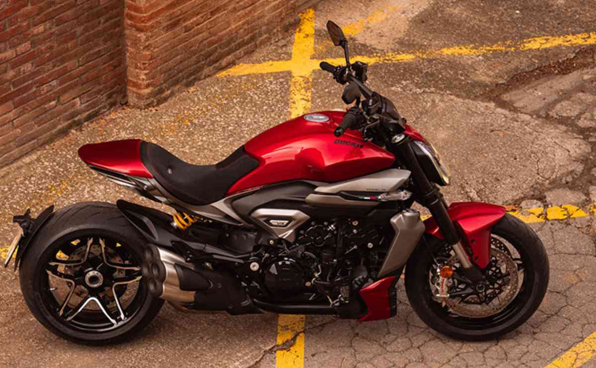 moto-custom-Ducati-XDiavel-V4-2025