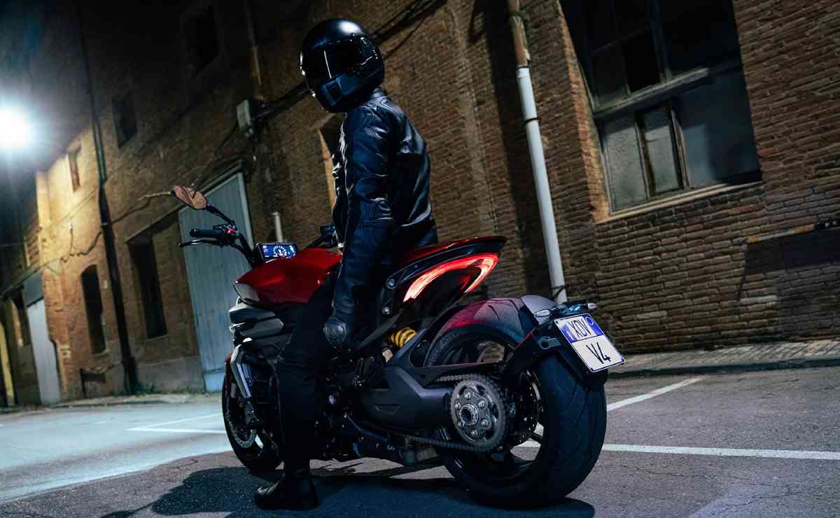 moto-custom-Ducati-XDiavel-V4-2025 (2)