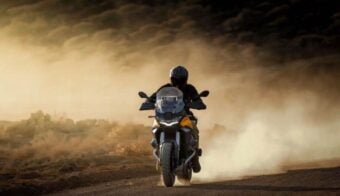 moto trail Moto Guzzi Stelvio lanzamiento vs Honda Africa Twin