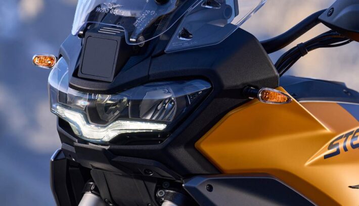 moto trail Moto Guzzi Stelvio lanzamiento