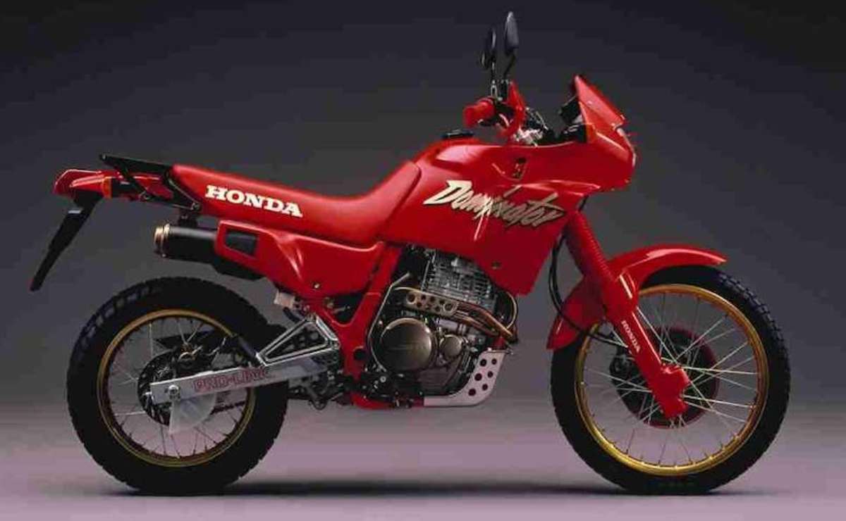 motos trail de un cilindro históricas: Honda NX 650 Dominator