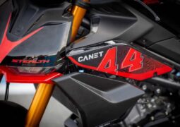 Fantic Sealth 125 Canet 44 vs Yamaha MT-125: motor y equipamiento