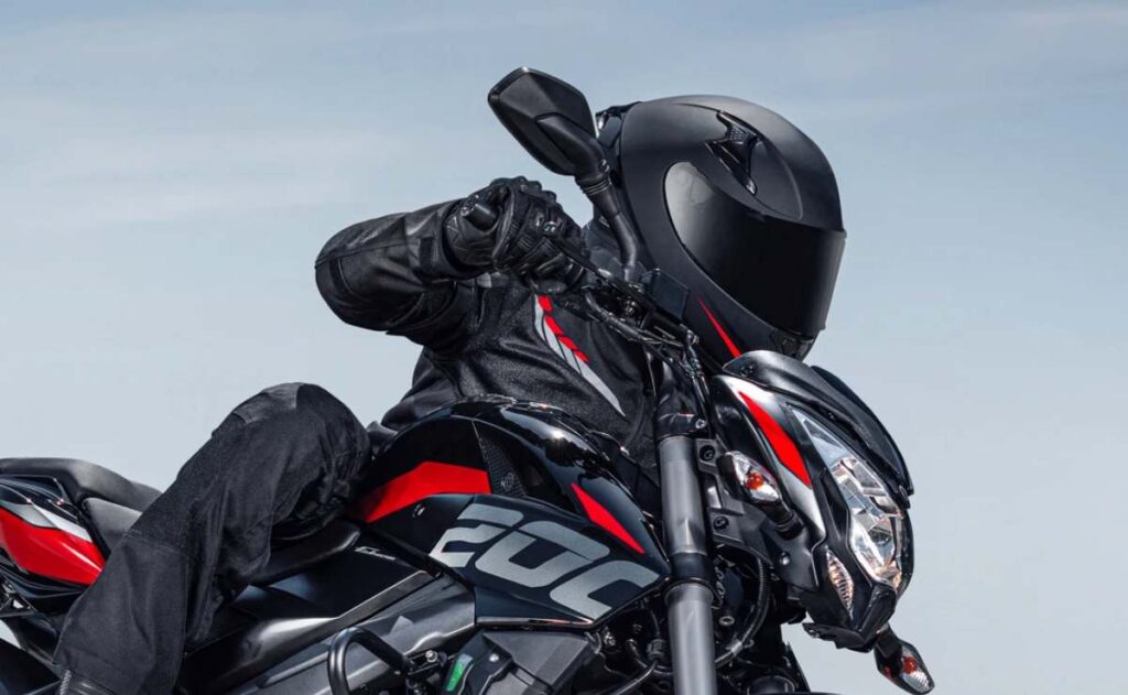 Bajaj estaría preparando una versión más económica de la Rouser/ Pulsar ...