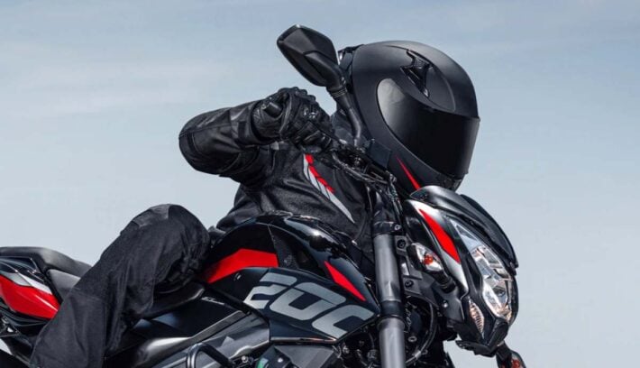 Bajaj estaría preparando una versión más económica de la NS200