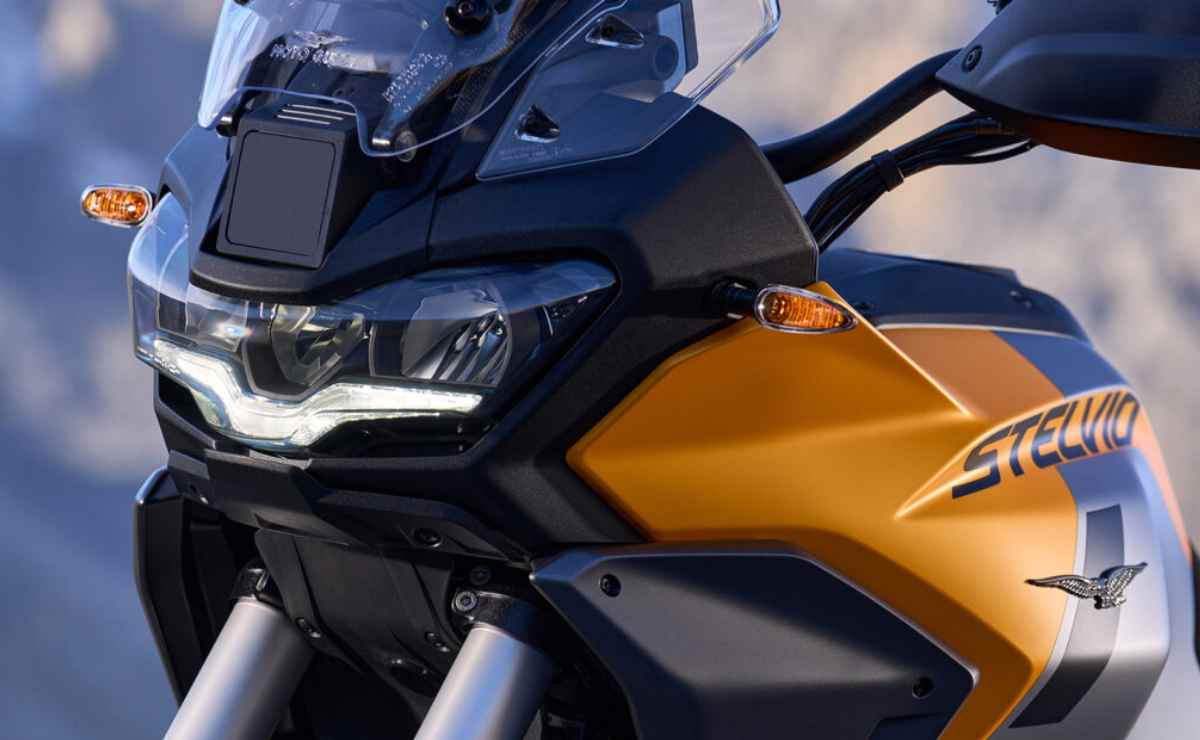 Moto Guzzi Stelvio frente a la Honda Africa Twin: ¿Cuál es la mejor moto trail?