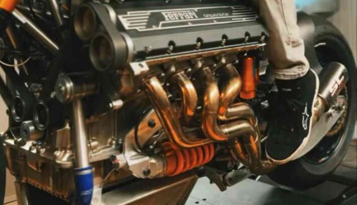 Moto HF355 con motor Ferrari