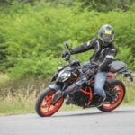 prueba KTM duke 390 accion Imagen relacionada