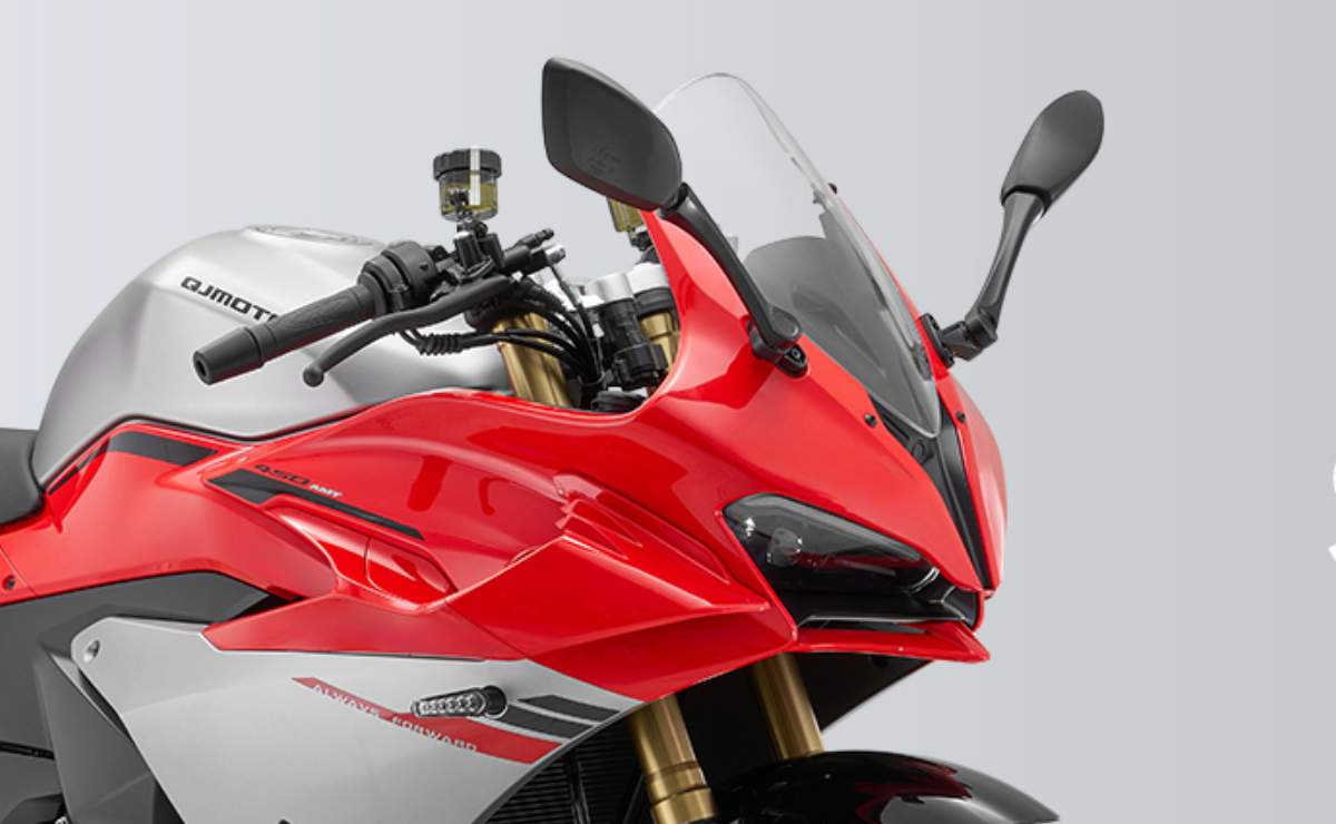 QJmotor SRK 500 ra vs Kawasaki ninja 500