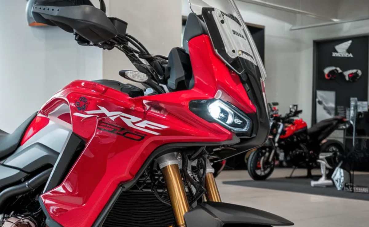 Honda XRE 300 Crimson 2026