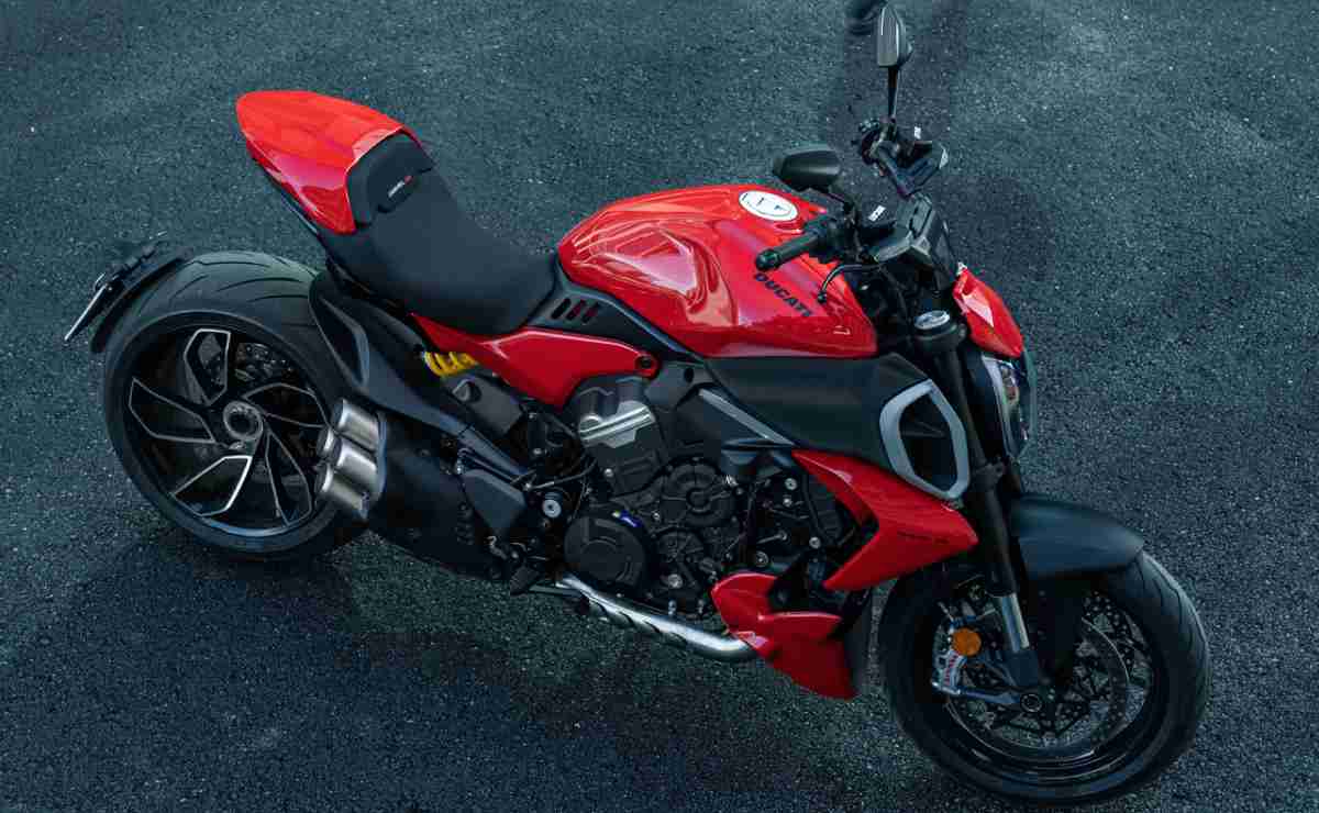 moto Ducati Diavel V4
