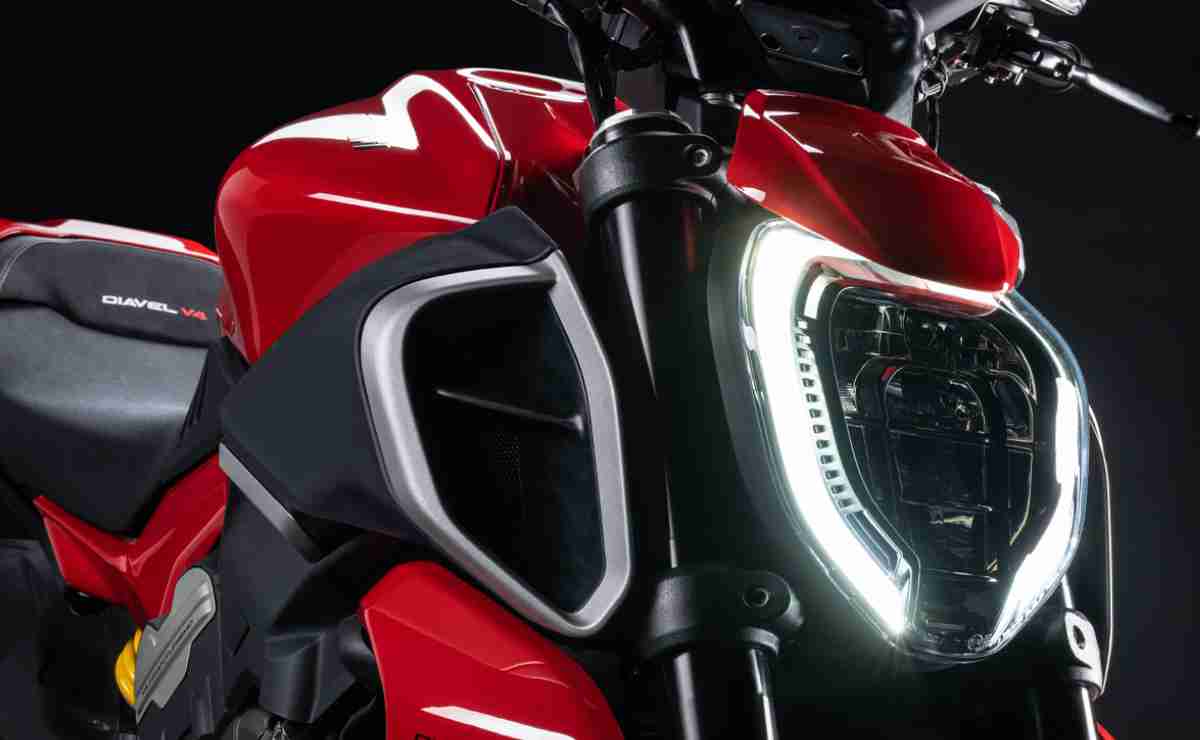 moto Ducati Diavel V4