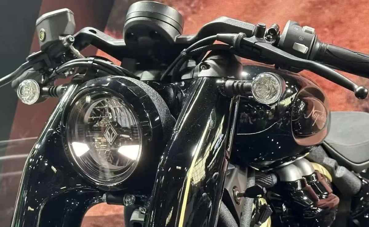 Moto naked Benda
