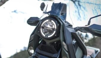 Como es la moto trail mediana de Brixton