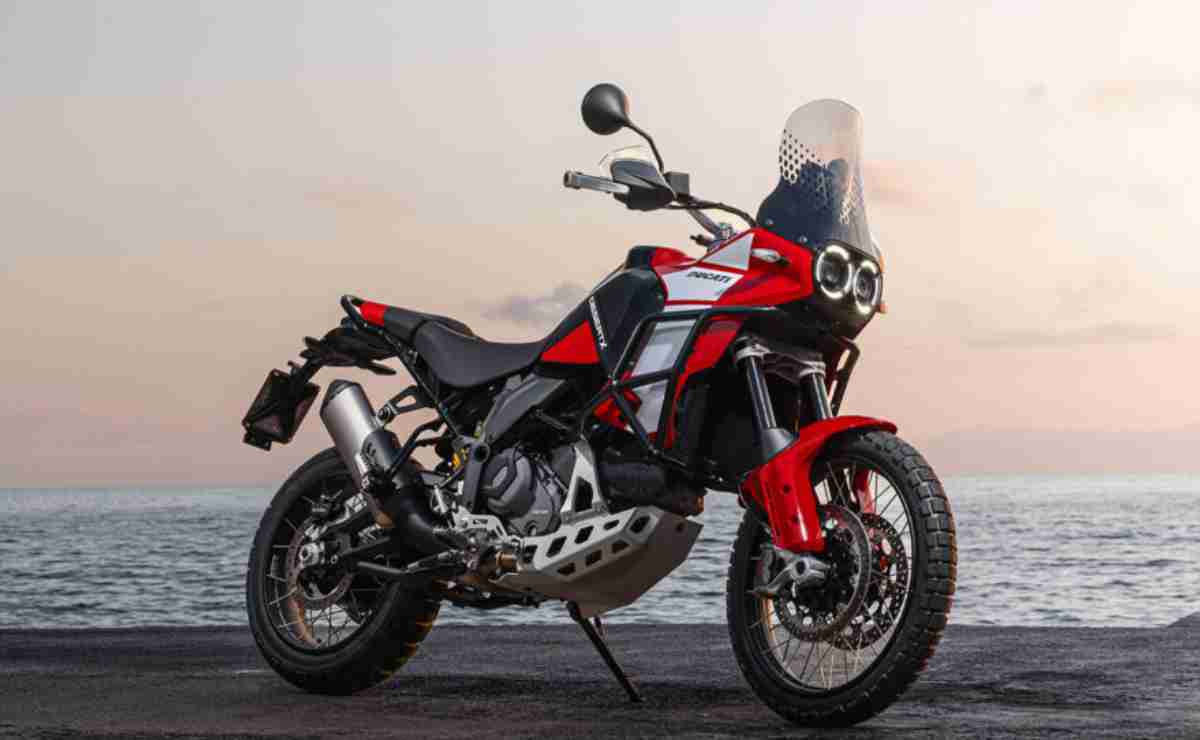 motor moto trail Ducati DesertX 