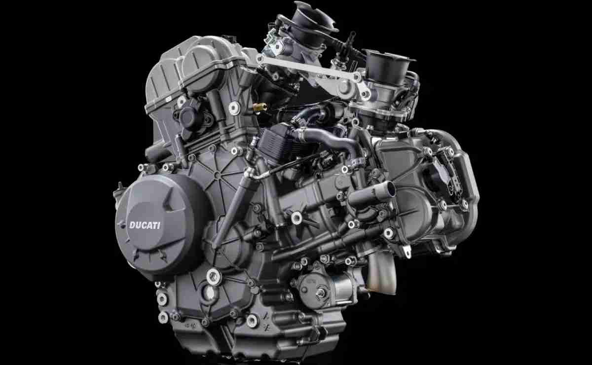 motor moto trail Ducati DesertX 