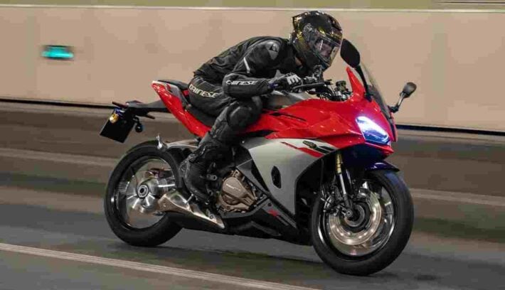 QJMotor SRK500 rival de la Kawasaki 500