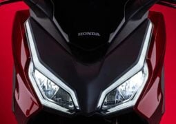 Yamaha XMAX 300 contra Honda Forza 350: ¿cuál es mejor?