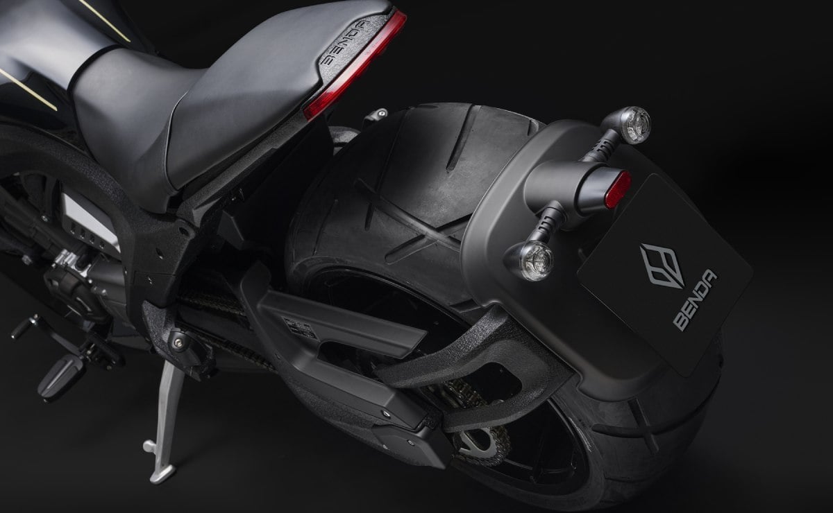 moto Benda LFC 700 