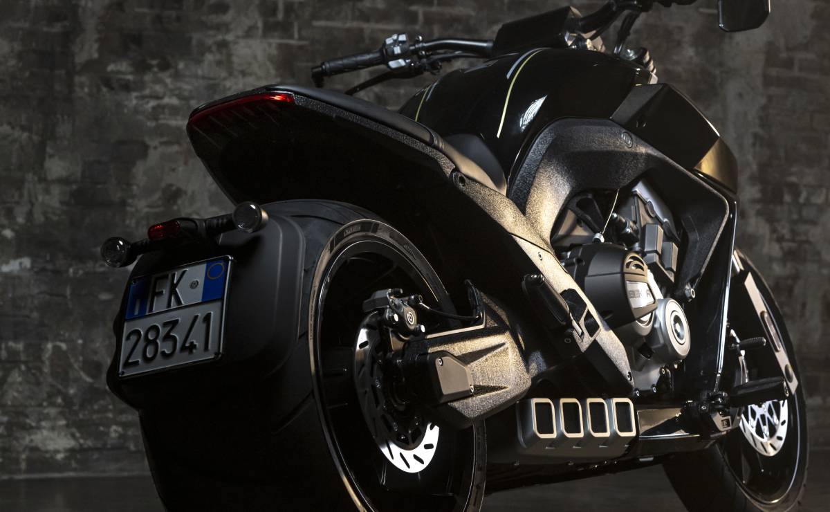 moto Benda LFC 700 