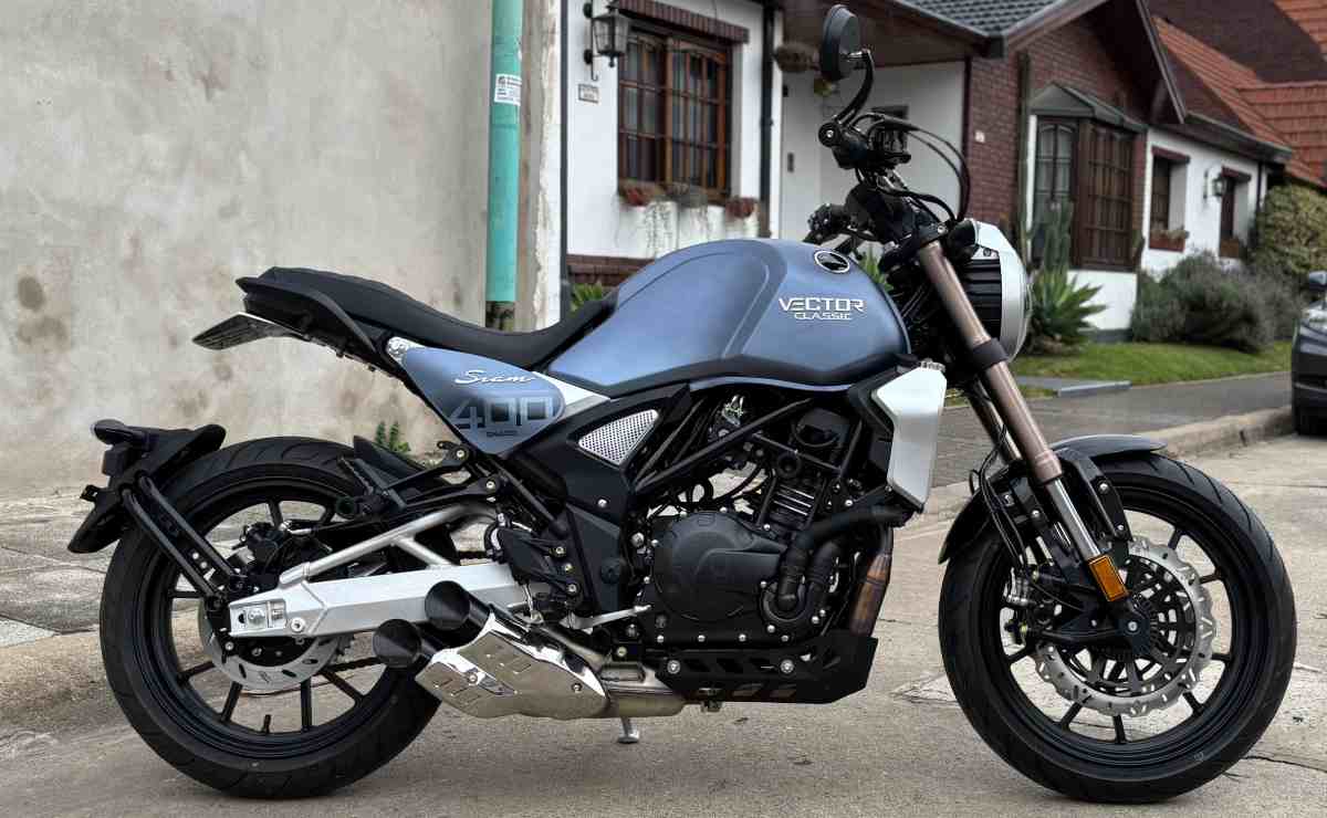 Qué motor lleva la moto naked de Siam 