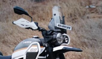 moto trail Yezdi Adventure 2025