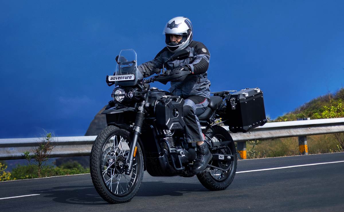moto trail Yezdi Adventure 2025