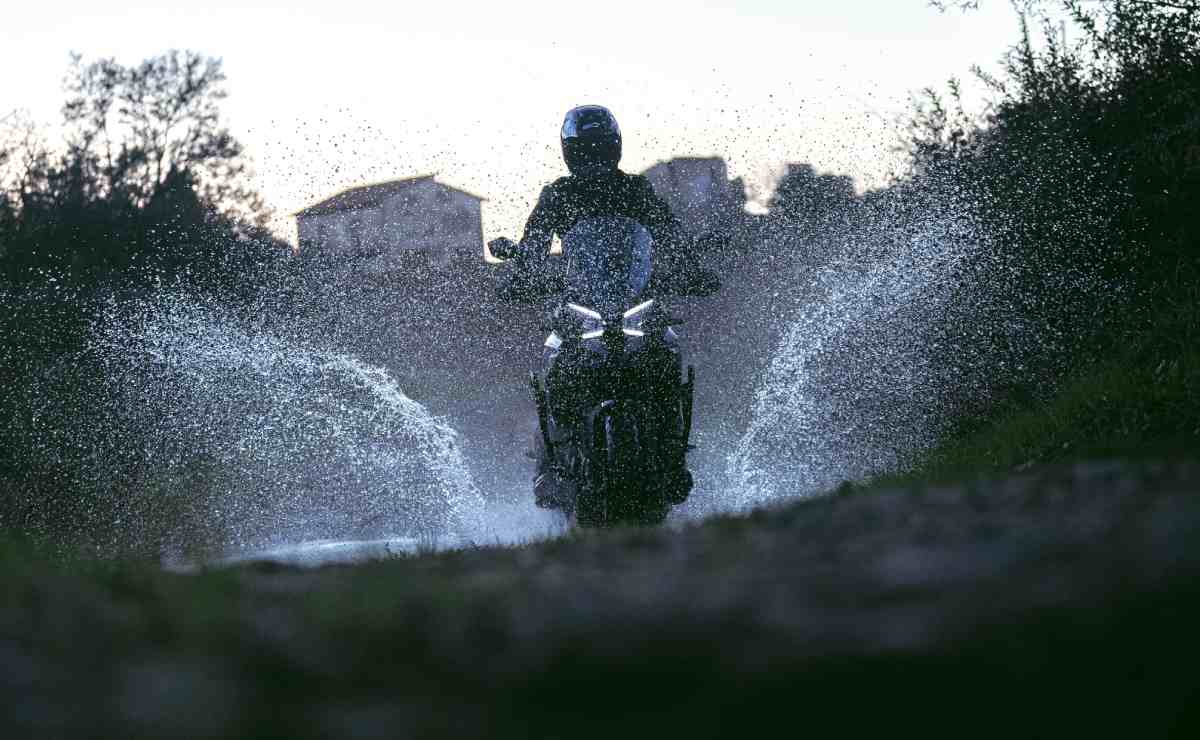 Cómo está equipada la nueva moto trail de Morbidelli 