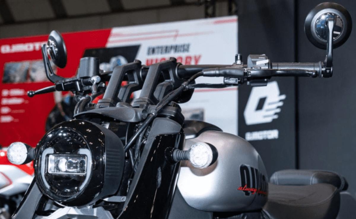 Moto QJMotor SRV 400 VS
