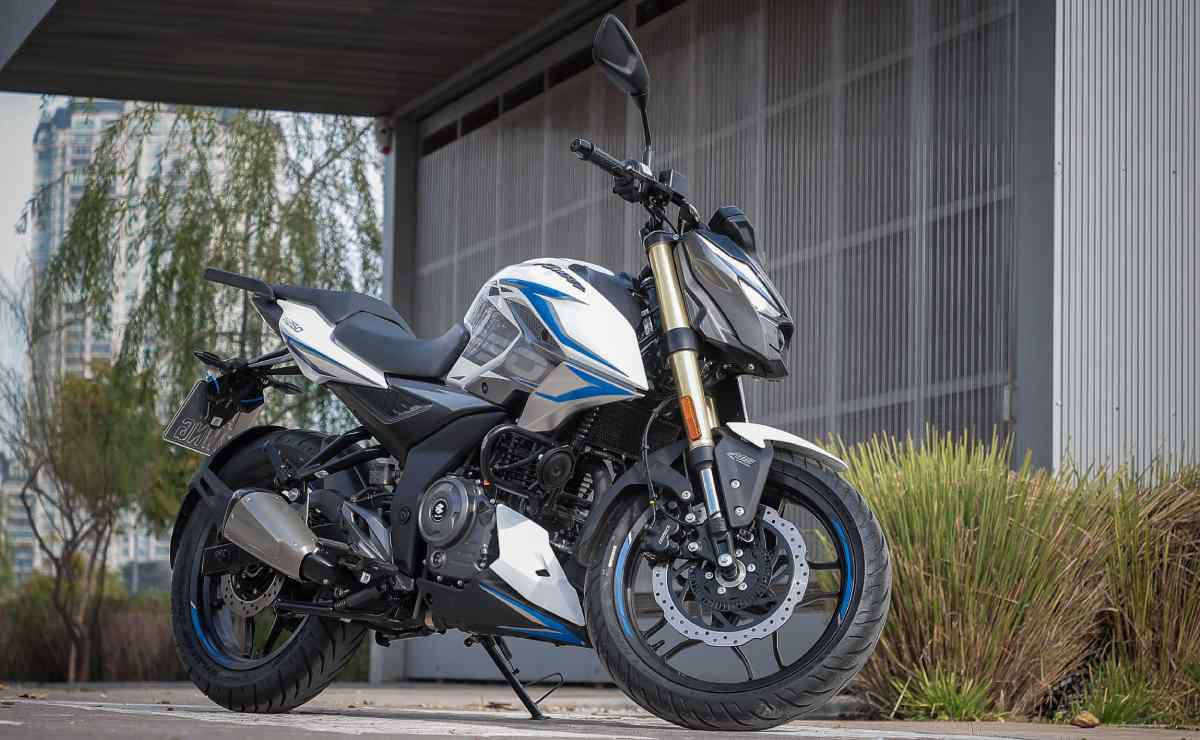 Bajaj Rouser N250 UG prueba