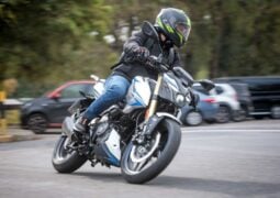 Bajaj Rouser N250 UG prueba
