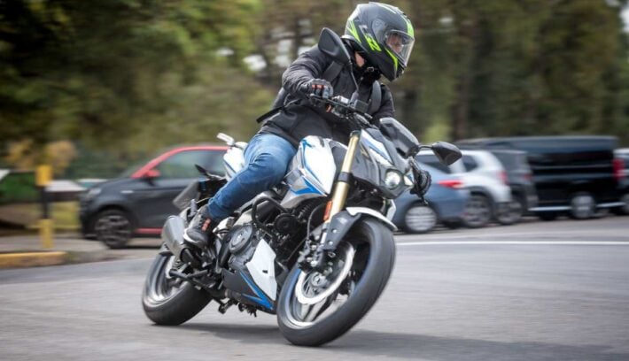 Bajaj Rouser N250 UG prueba