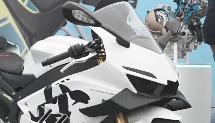 Moto depotiva ZXJC 820RR