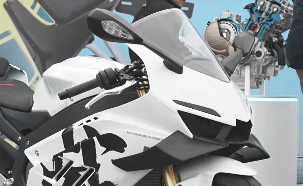 Moto depotiva ZXJC 820RR 