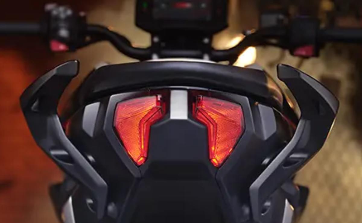 moto naked TVS RTR 310 2025