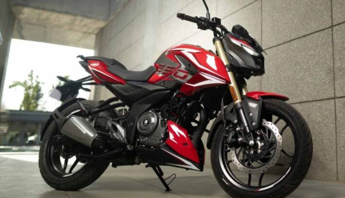 Motos naked de 250 cc más potentes - Bajaj 250 N UG