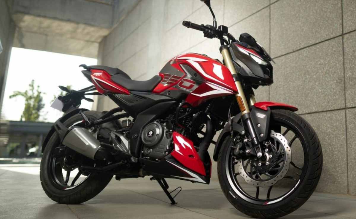 Motos naked de 250 cc más potentes - Bajaj 250 N UG