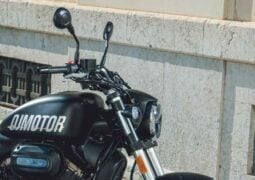 QJMotor va contra Royal Enfield y Honda con esta nueva moto: no llegará sola