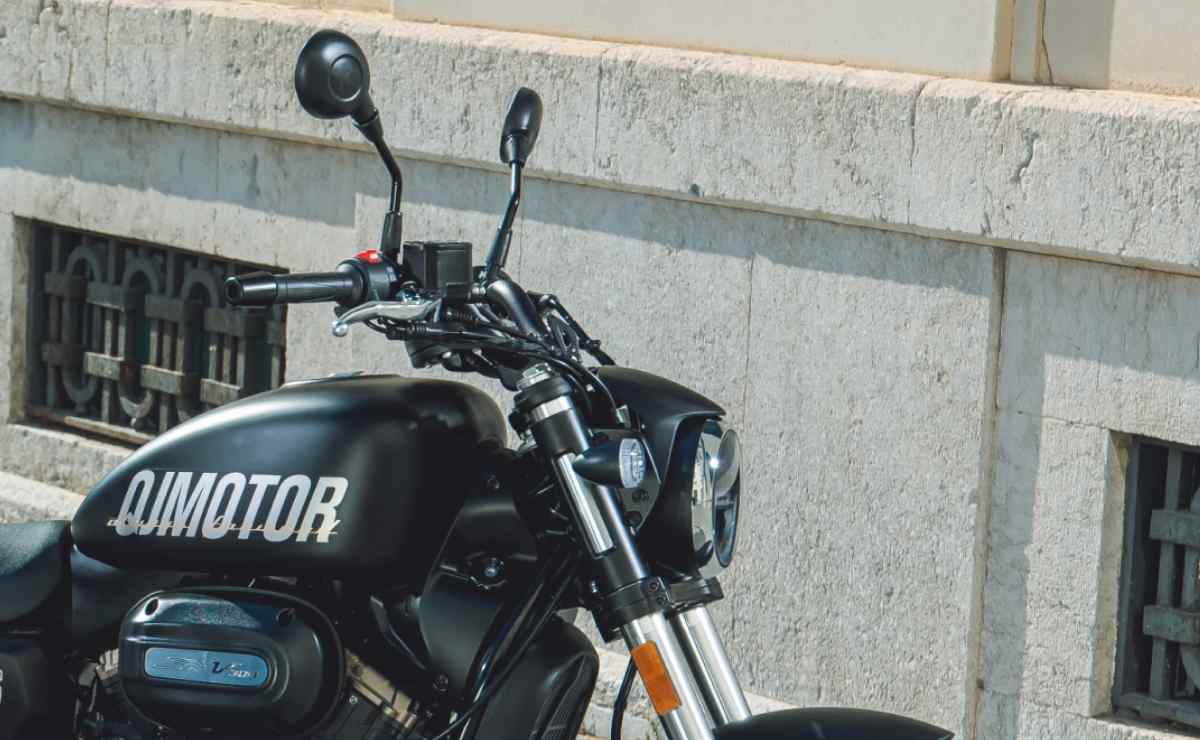 QJMotor va contra Royal Enfield y Honda con esta nueva moto: no llegará sola