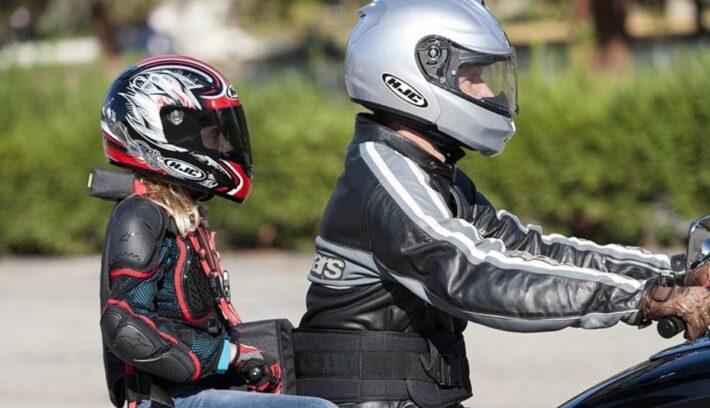 Un estudio revela que 8 de cada 10 menores no usan casco cuando viajan en moto