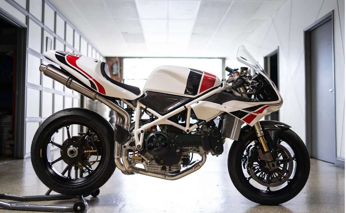 Moto Ducati 748