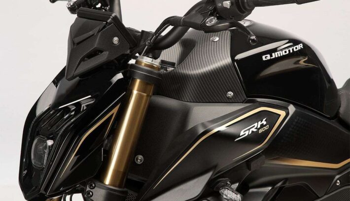 Moto naked QJMotor SRK600
