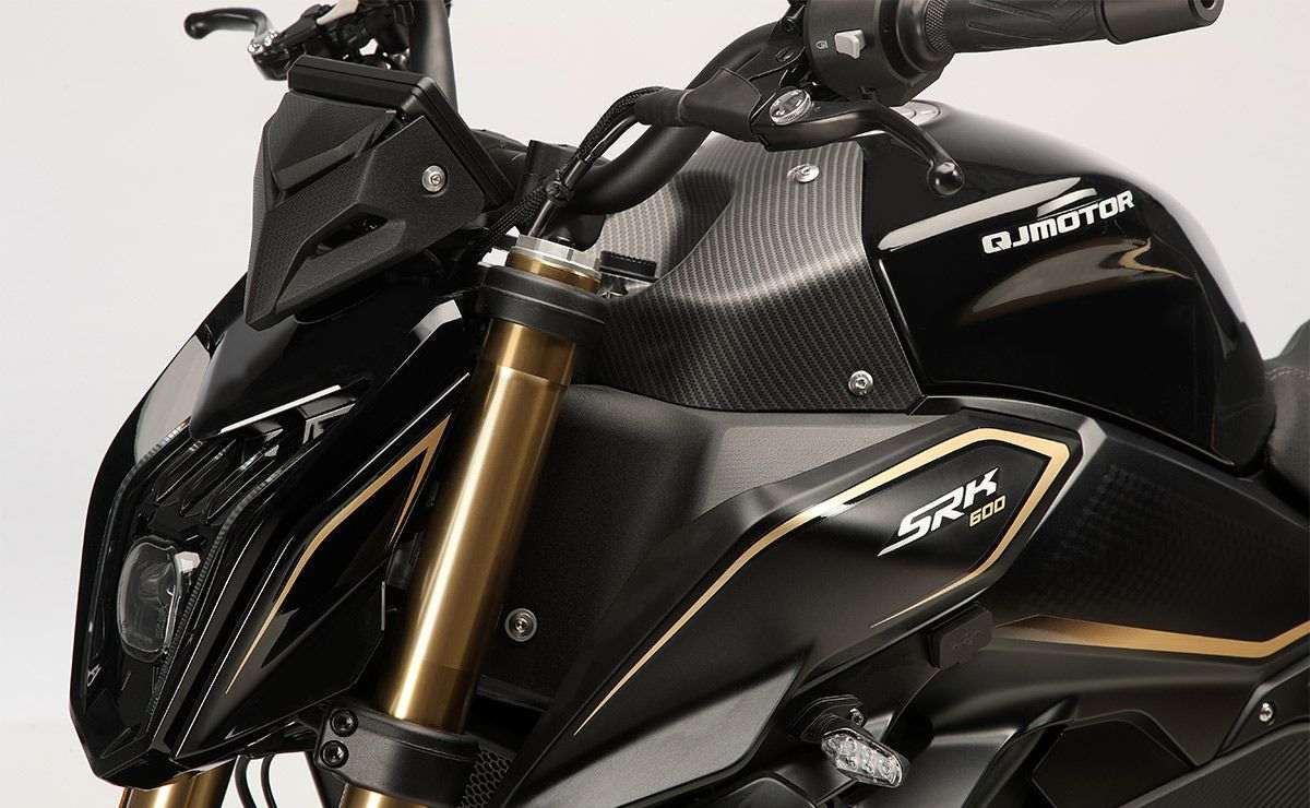 Moto naked QJMotor SRK600