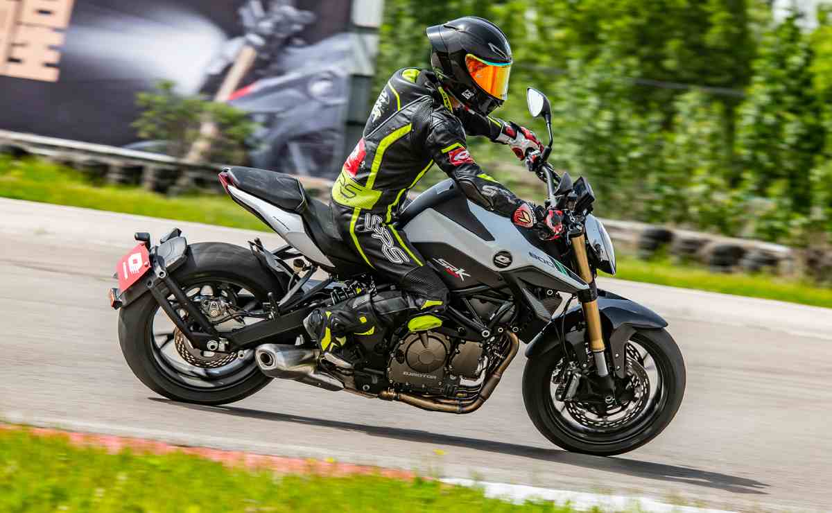 Moto naked QJMotor SRK 600