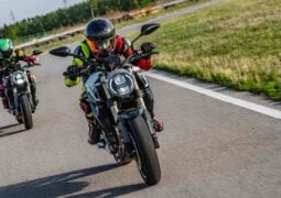 Moto naked QJMotor SRK 600