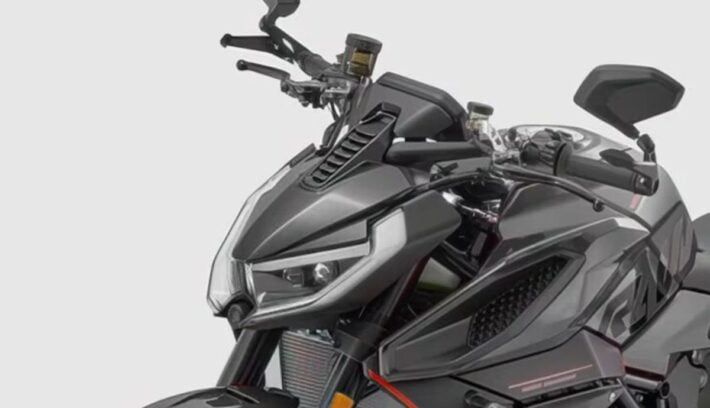 Moto naked QJMotor SRK 921