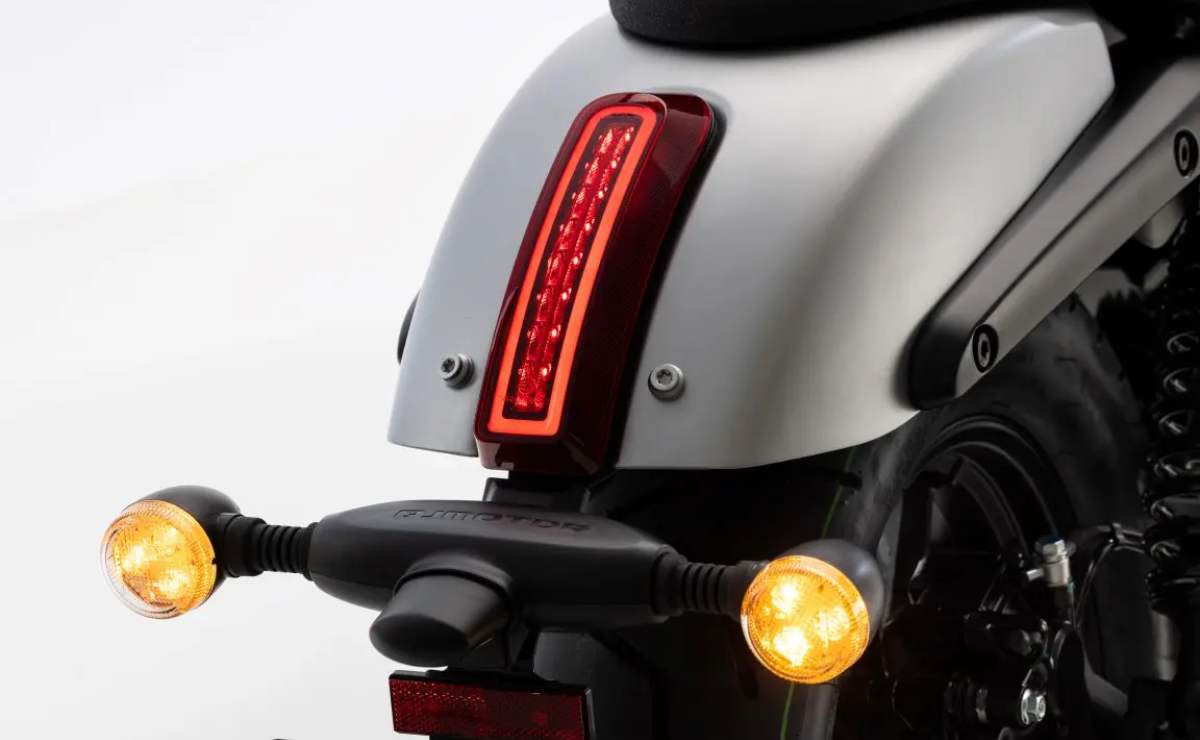 moto QJMotor SRV 12