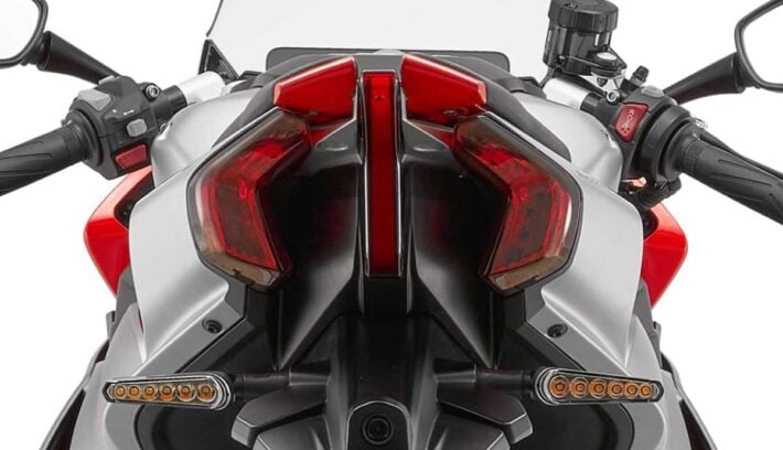 Motos deportivas de cuatro cilindros: QJMotor SRK 450 RR